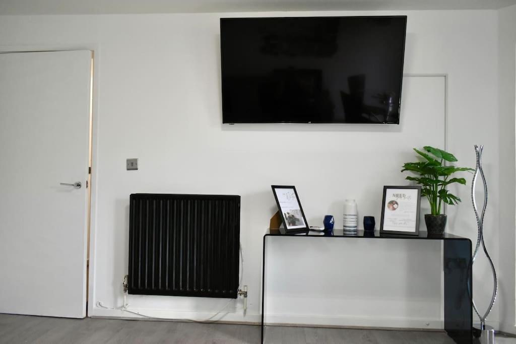 Tottenham Hotspurs Stays At The Gascoigne Suite London Exterior photo